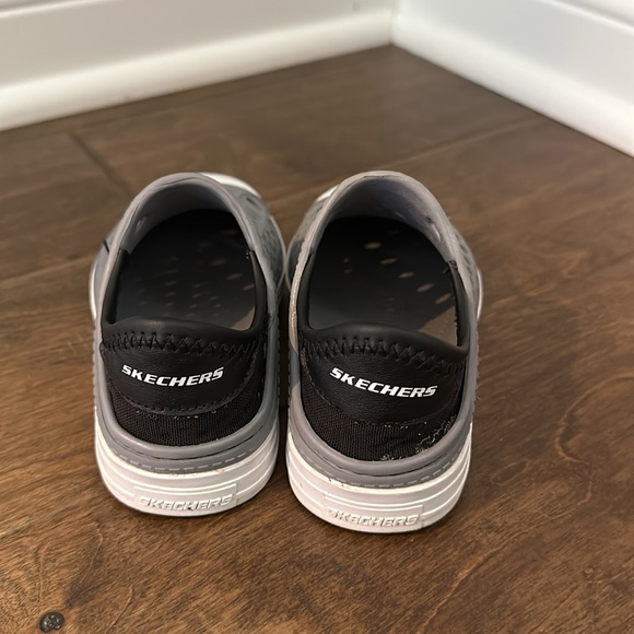 Toddler size 7 sketchers slides waterproof - Picture 3 of 6